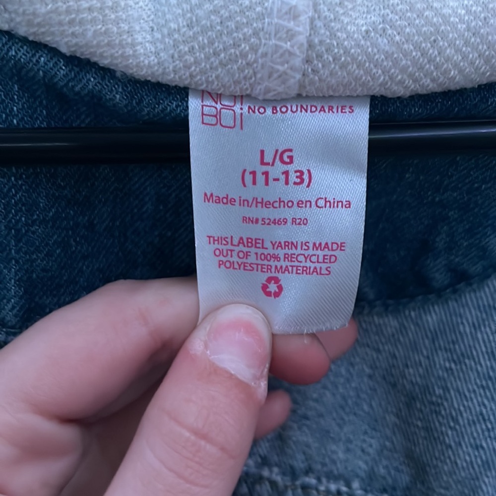 Jean jacket with white sleeves and white hoodie - Picture 4 of 4